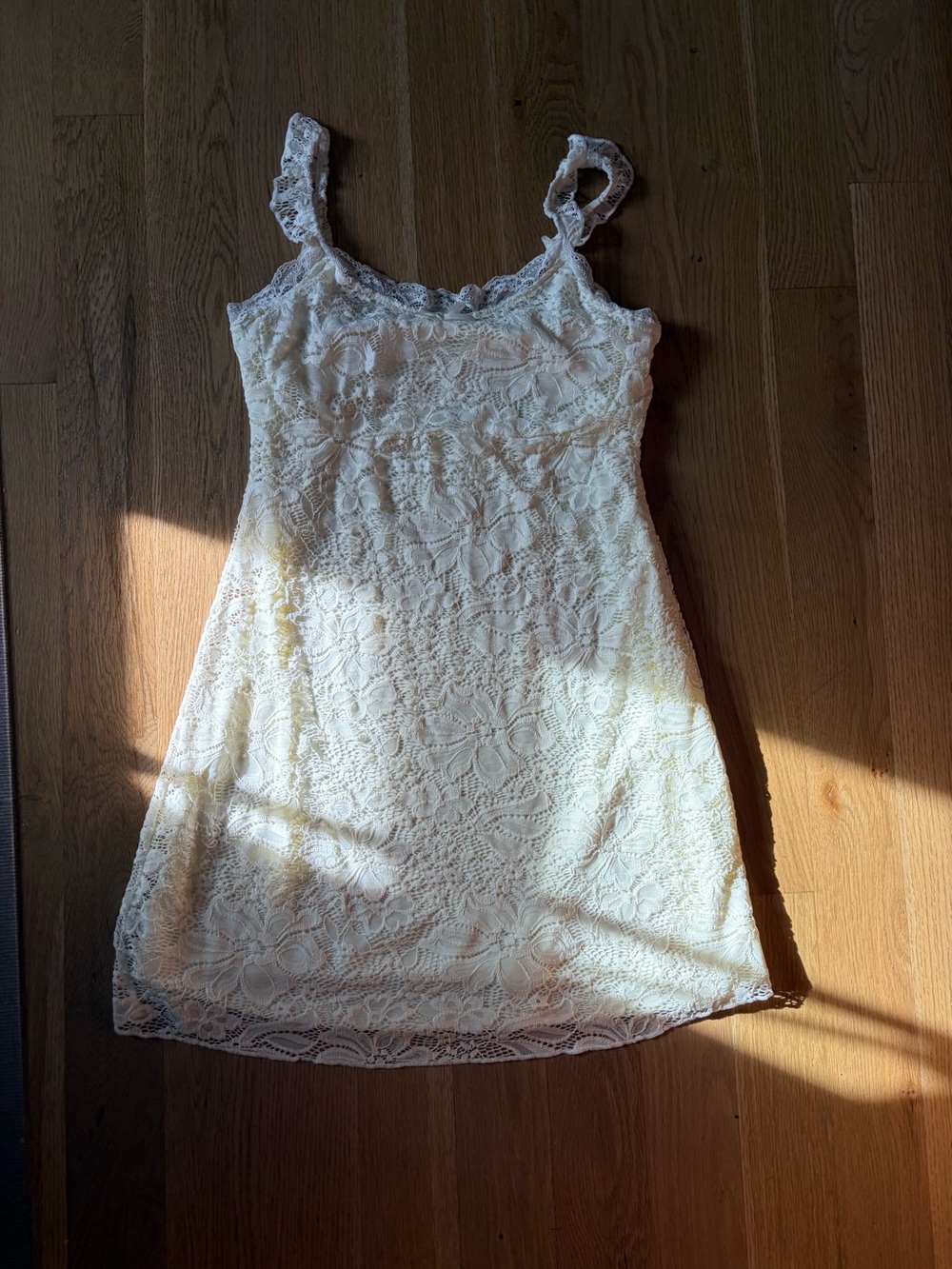 Lace mini dress - light yellow